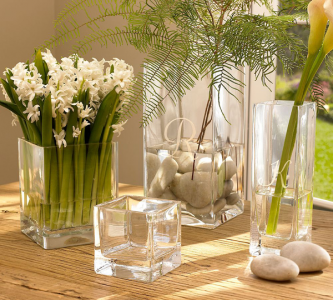Прозрачные стеклянные вазы